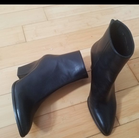 Stuart Weitzman Bedford 7.5 boots - Picture 3 of 8